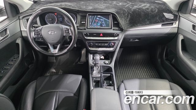 Hyundai Sonata — interior