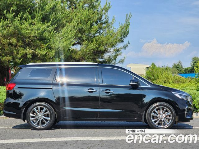 Kia Carnival — interior