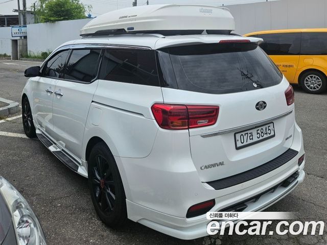 Kia Carnival — interior