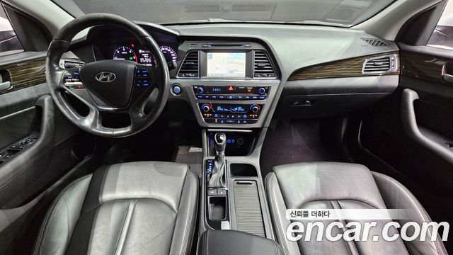 Hyundai Sonata — interior