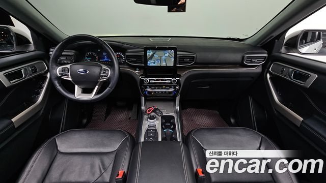 Ford Explorer — interior