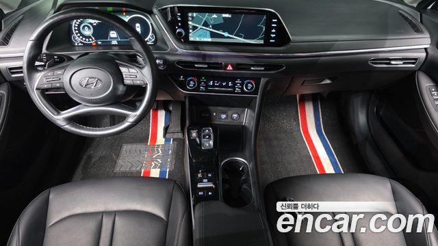 Hyundai Sonata — interior