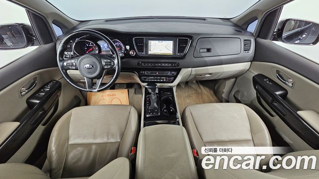 Kia Carnival — interior