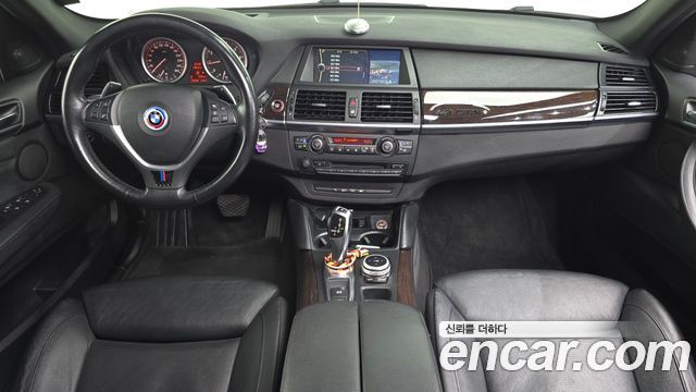 BMW X6 — interior