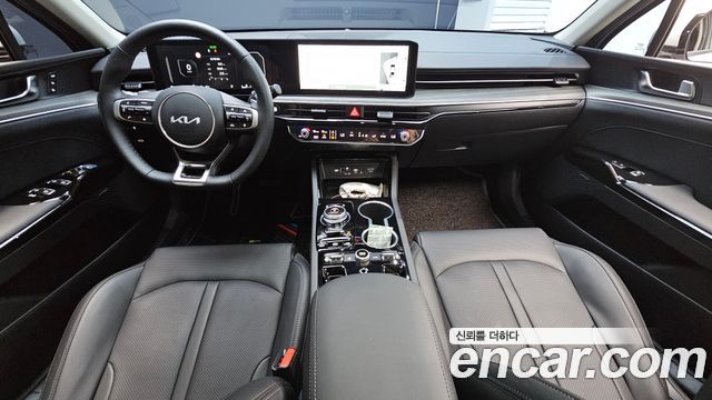 Kia K5 — interior