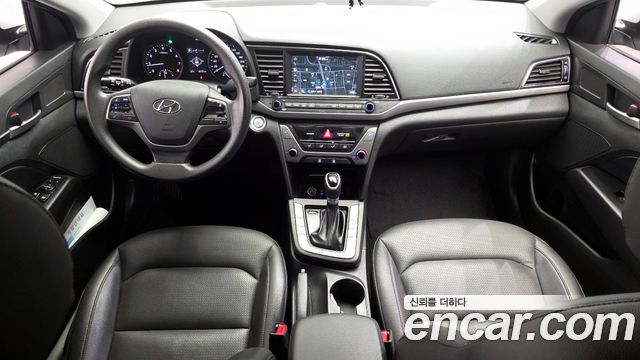 Hyundai Avante — interior