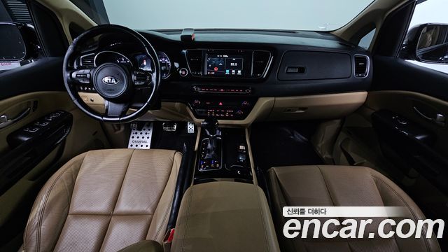 Kia Carnival — interior