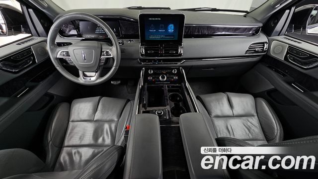Lincoln Navigator — interior