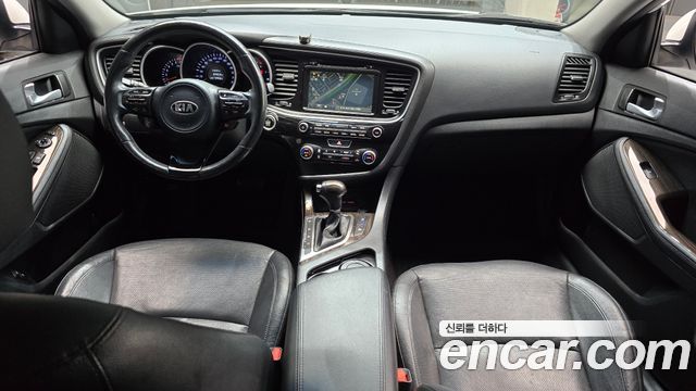 Kia K5 — interior