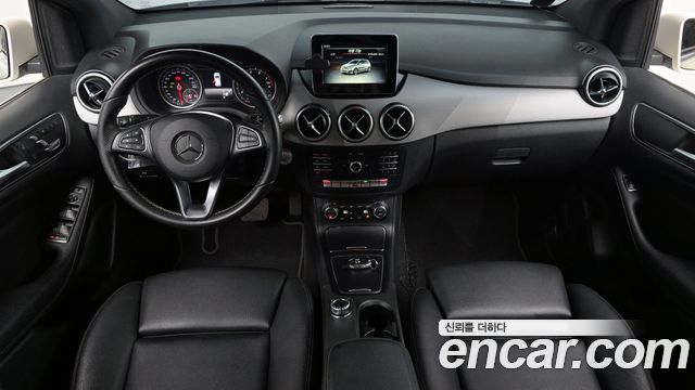 Mercedes-Benz B-Class — interior