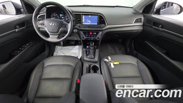Hyundai Avante — interior