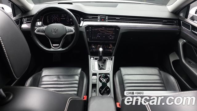 Volkswagen Passat — interior