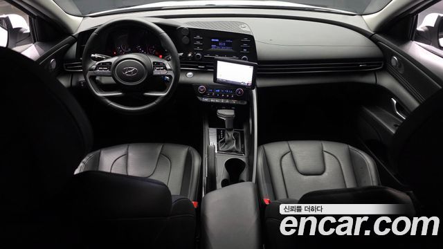 Hyundai Avante — interior