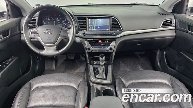 Hyundai Avante — interior