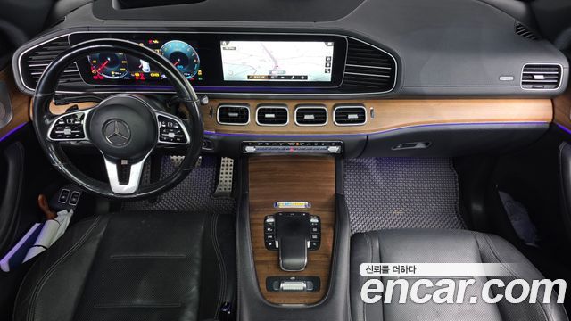 Mercedes-Benz GLE-Class — interior