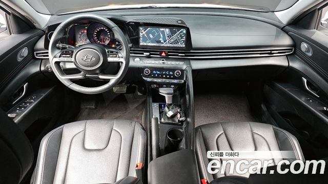 Hyundai Avante — interior