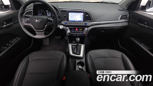 Hyundai Avante — interior