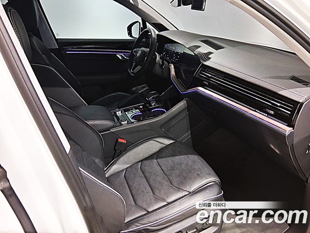 Volkswagen Touareg — interior