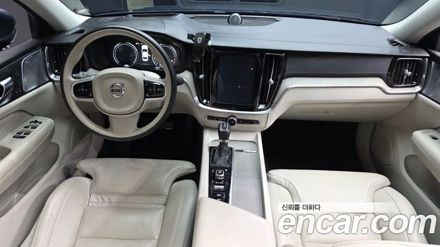 Volvo S60 — interior