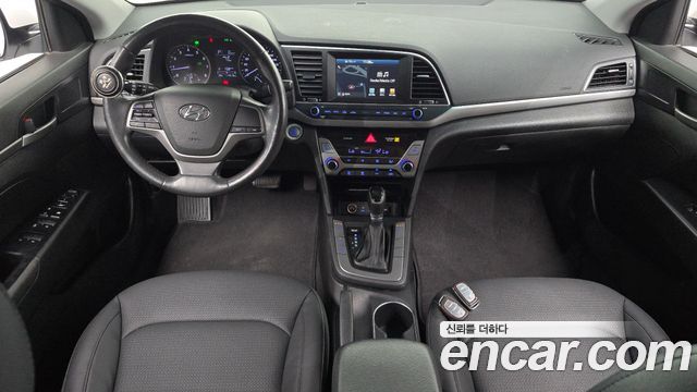 Hyundai Avante — interior