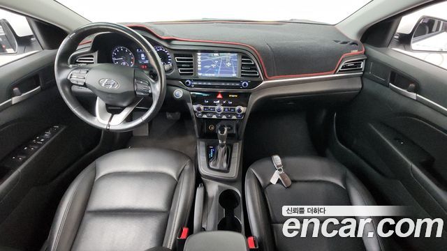Hyundai Avante — interior