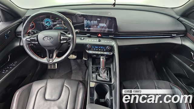 Hyundai Avante — interior