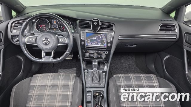 Volkswagen Golf — interior