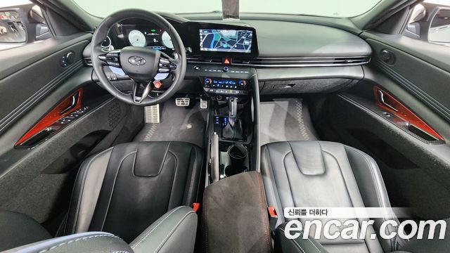 Hyundai Avante — interior