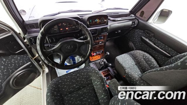 Hyundai Galloper — interior