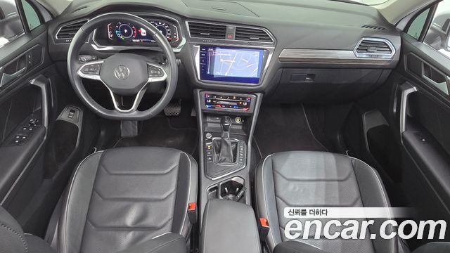 Volkswagen Tiguan — interior