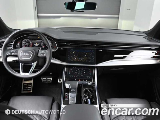 Audi Q7 — interior