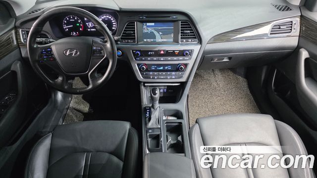 Hyundai Sonata — interior