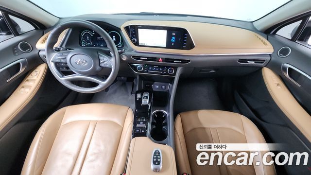 Hyundai Sonata — interior