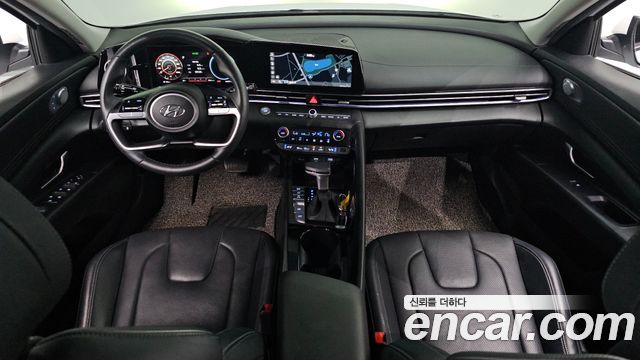 Hyundai Avante — interior