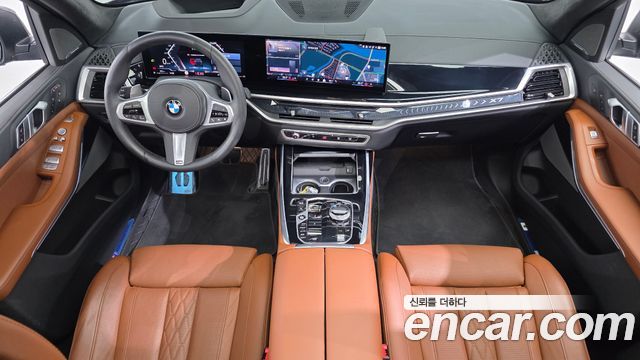 BMW X7 — interior