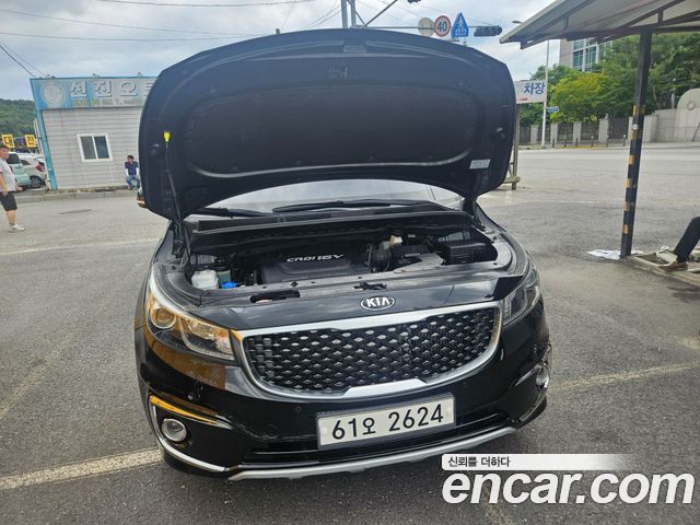 Kia Carnival — interior