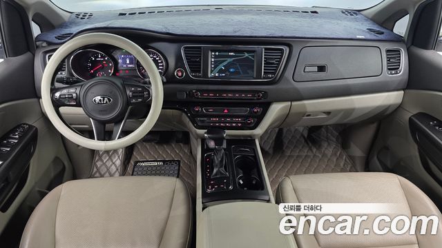 Kia Carnival — interior
