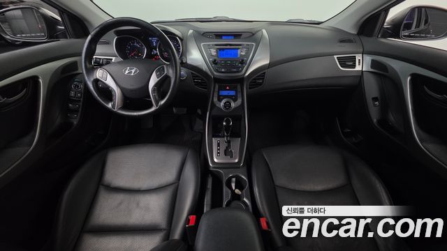 Hyundai Avante — interior