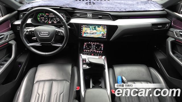 Audi e-tron — interior