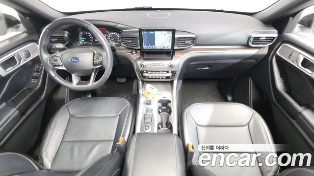 Ford Explorer — interior