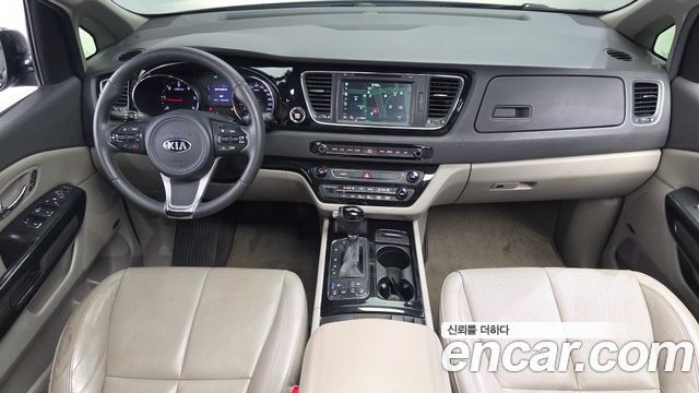 Kia Carnival — interior