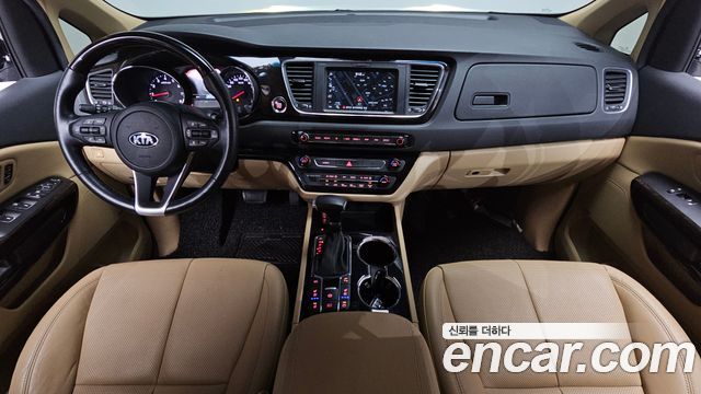Kia Carnival — interior