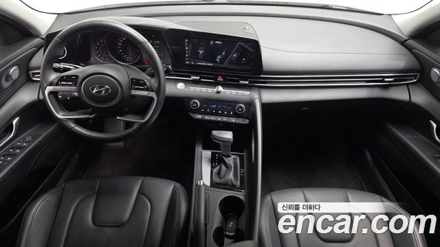 Hyundai Avante — interior