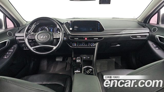 Hyundai Sonata — interior