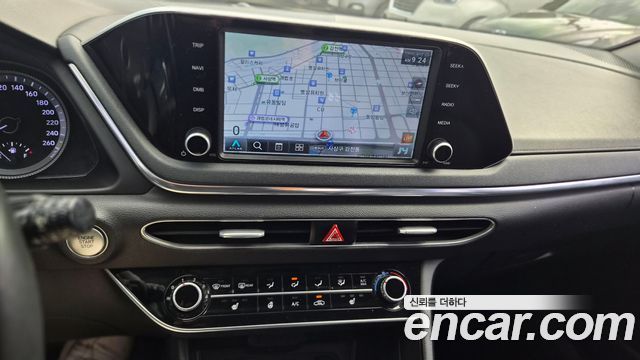Hyundai Sonata — interior