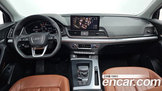 Audi Q5 — interior