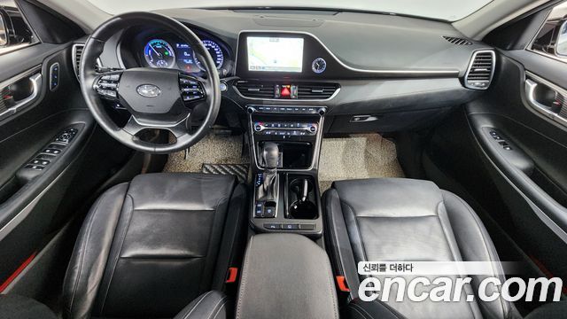 Hyundai Grandeur — interior