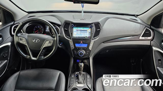 Hyundai Santa Fe — interior