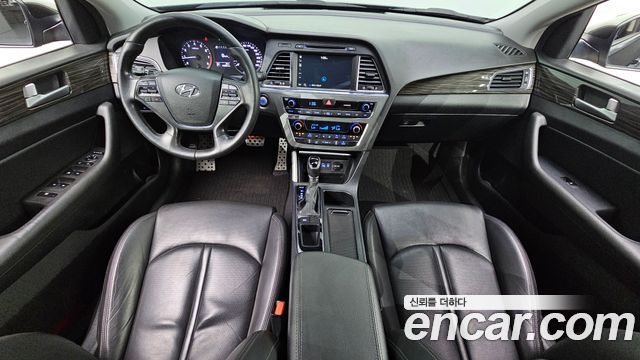 Hyundai Sonata — interior