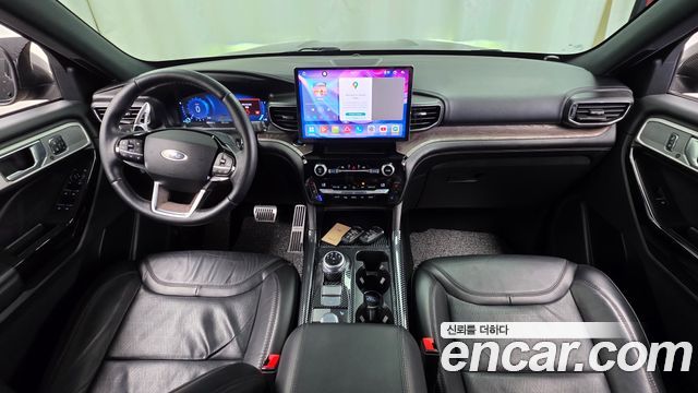 Ford Explorer — interior